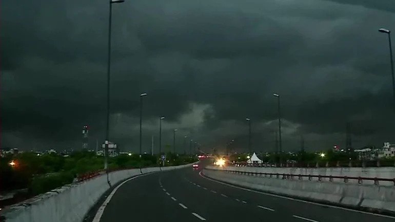 IMD warns of heavy rain, strong winds in Delhi; orange alert issued