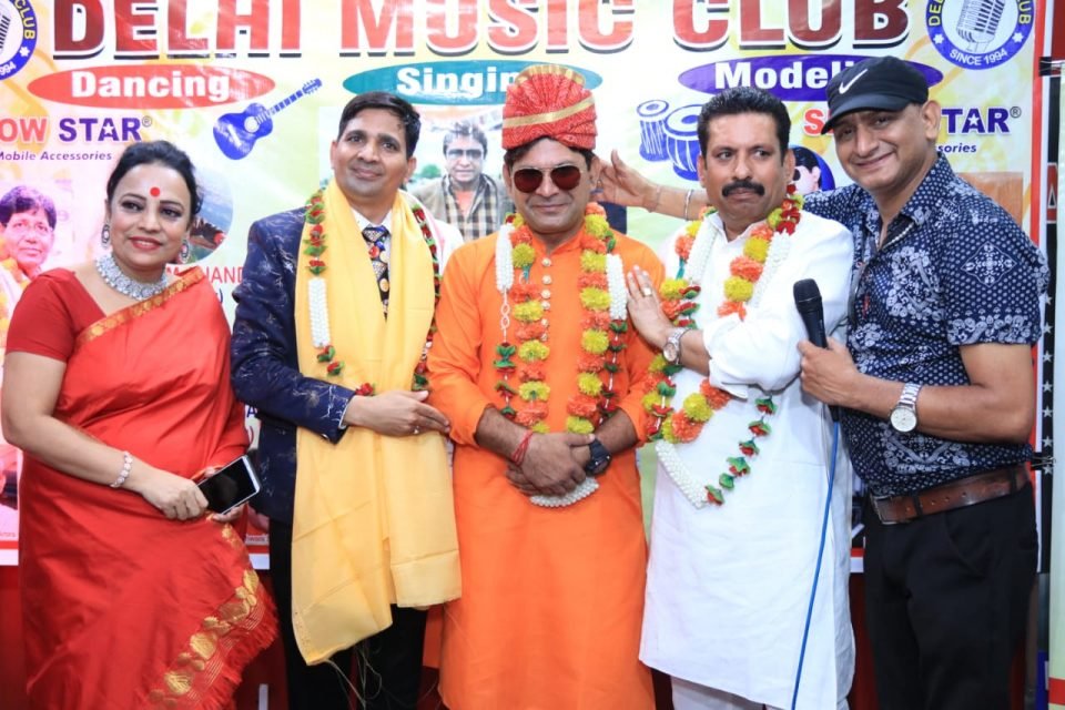 सिमरन राइट विज़न और दिल्ली म्यूजिक क्लब के द्वारा,,याद तेरी आएगी,,,मरहूम मेहताब कोसर् बेगम शब्बीर कुमार जी की याद मे सिंगिंग प्रोग्राम किया गया सिमरन राइट विज़न और दिल्ली म्यूजिक क्लब के द्वारा,,याद तेरी आएगी,,,मरहूम मेहताब कोसर् बेगम शब्बीर कुमार जी की याद मे सिंगिंग प्रोग्राम किया गया