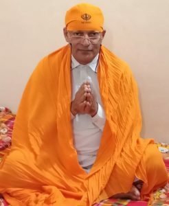 तेरा ही सहारा है सतगुरु, तेरा ही सहारा है ।।टेक।। तुम पास हो मेरे साहिब, फिर भी मैं बिछुड़ गया हूँ । मोह माया ने ऐसा जकड़ा, खुद से फिसल गया हूँ ।।१।। विषय विकारों से थका हूँ, सतगुरु वैराग मुझको देना । तेरे प्यार का हूँ मैं प्यासा, अपना मुझको बना लेना ।।२।। कैसे भला होगा मेरा, स्वामी मैं नहीं जानता ।। तेरी रजा में हे सतगुरु, अपना जीवन मैं मानता।।३।। मोह माया में मेरे सांईं , कहीं मैं भूल ना जाऊं । मझधार में डुब सकूं ना, तेरी ऊंगली पकड़ तर जाऊं।।४।। रंग में तेरे रंग गया दाता, छोड़ दिया जग सारा । बन गया तेरे प्रेम का जोगी, लेकर मन का इकतारा ।।५।। संतदास भी तेरे चरणों में, आस की ज्योत जगाए । दरश तेरा पाकर साहिब, हम मुक्ति पद को पांए ।।६।।