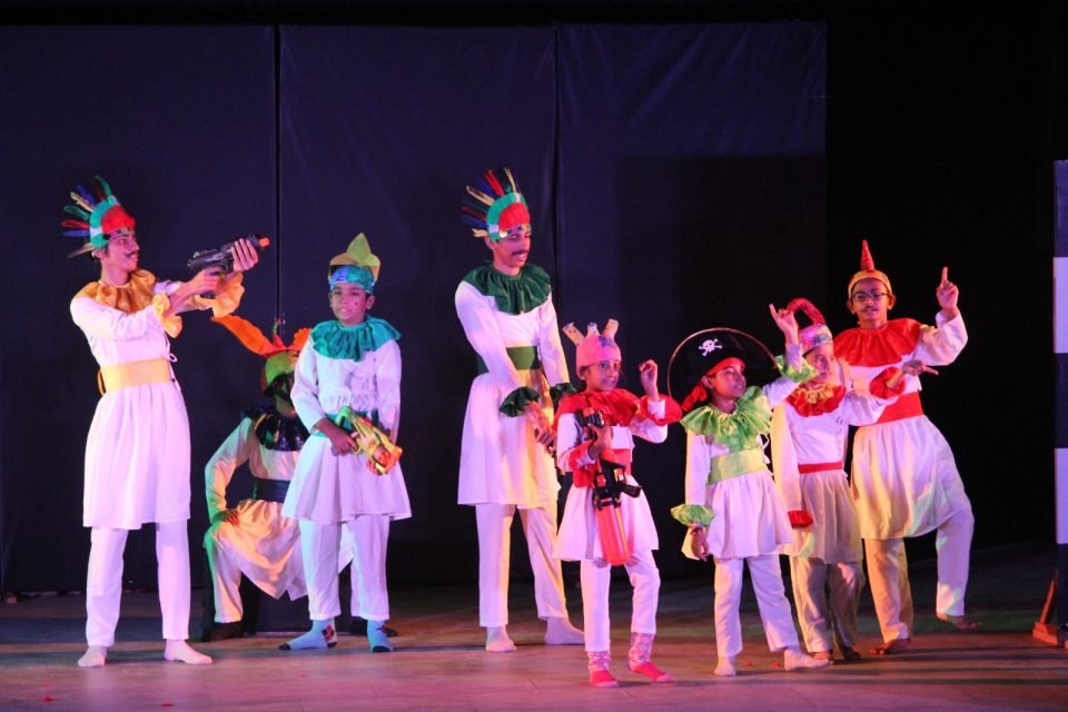 अक्ल बड़ी या जूता में बच्चों ने दिखाया अभिनय कौशल