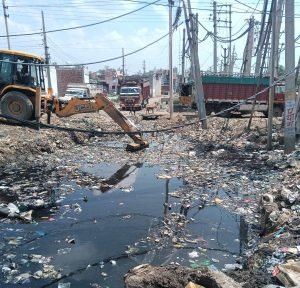 सफाई के उपरान्त निकाले गये कूड़े और कीचड़ का उचित निस्तारण सुनिश्चित करेंगे सम्बंधित अधिकारी एवं कर्मचारी: डीसी विक्रम सिंह